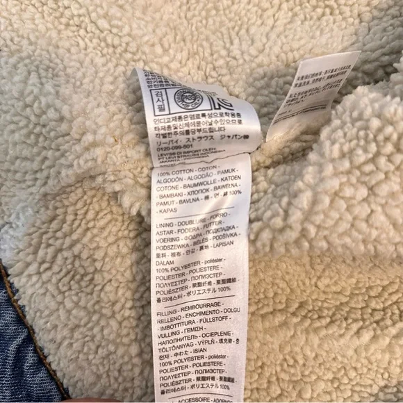 Levi's Light Blue Jean Jacket with Cream Collar - Picture 7 of 7